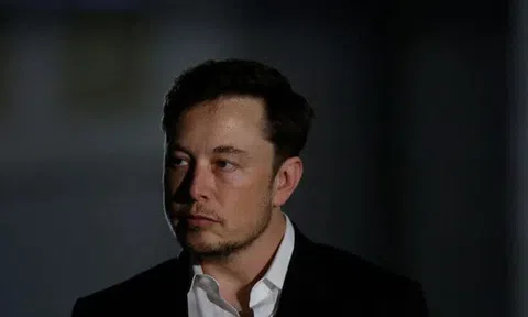 Elon Musk bị cổ đông Tesla yêu cầu trả 13 tỷ USD