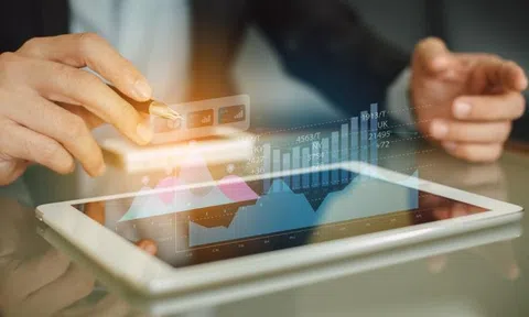 “Đen” và “đỏ” trên sàn chứng khoán