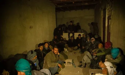 Nền kinh tế sụp đổ, hàng triệu người Afghanistan tháo chạy: Khi cuộc sống thường ngày trở thành địa ngục lạnh lẽo