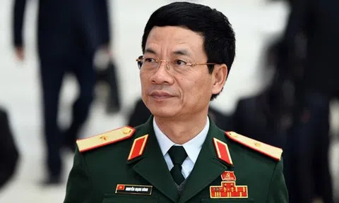 Ông Nguyễn Mạnh Hùng nhắn gửi người trẻ: Từ ngày đầu đã được bơm tiền, vũ trang tận răng thì khó xả thân và làm việc quên mình lắm!