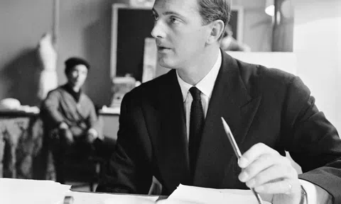 Hubert de Givenchy - từ cậu bé mồ côi cha đến huyền thoại thiết kế thời trang