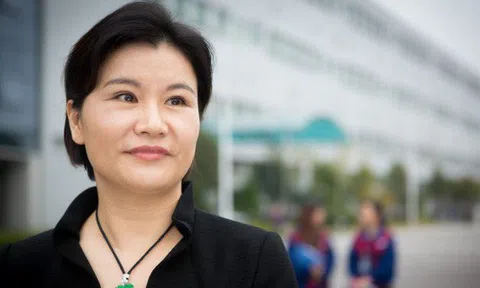 Chân dung bà chủ của đế chế 90.000 nhân viên sản xuất màn hình cho hàng tỷ chiếc điện thoại của Apple, Samsung, Huawei