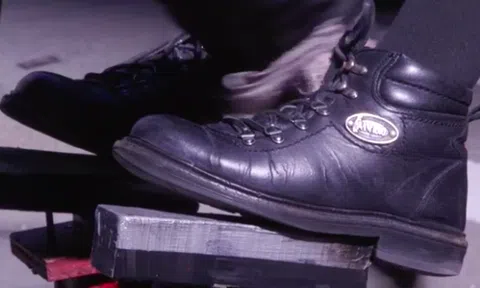 Bí quyết kiếm 900 USD mỗi ngày của gã đánh giày New York