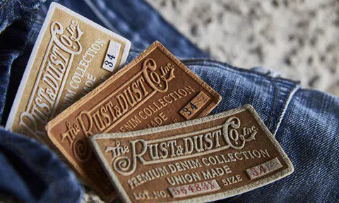 90% người mặc quần jeans đều không biết miếng da đằng sau cạp quần có công dụng gì