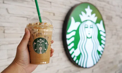 Tại sao một ly cà phê Starbucks đắt gấp 10 lần quán cóc, dù hương vị như nhau?