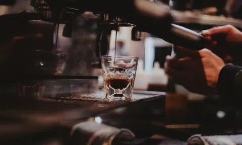 Hỡi những người làm nghề kinh doanh, khách hàng rút ví trả 30.000 cho 1 ly cafe là quá dễ, cái khó là bạn phục vụ người ta như thế nào!