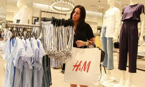 H&M loay hoay với số quần áo trị giá 4 tỷ USD tồn kho: Bán rẻ thì sợ ảnh hưởng tới danh tiếng, đang có ý định sẽ làm từ thiện hoặc tiêu hủy