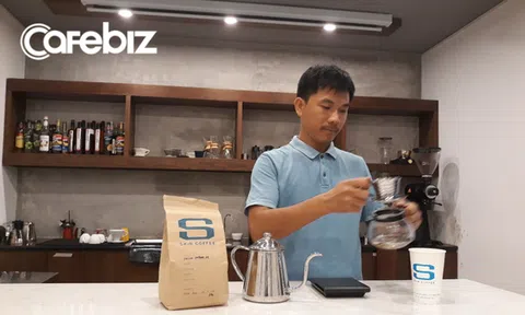 Khởi nghiệp thua lỗ phải sang Nhật kiếm tiền trả nợ, chàng trai này giờ là ông chủ của chuỗi cà phê Specialty, giá 100.000 đồng/ly mà khách nườm nượp, còn hỗ trợ The Coffee House mở quán