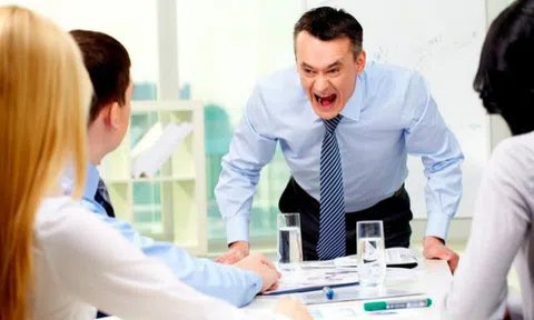 Bị đội sales bắt bài, chủ động kéo giảm doanh số, sếp nên làm thế nào?