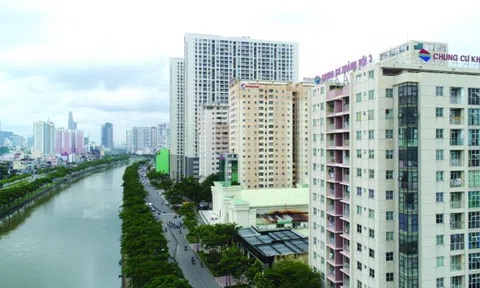 TP.HCM: Cao ốc mọc dày đặc 'bóp nghẹt' giao thông ở quận 4