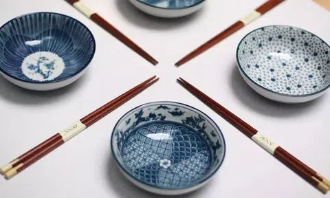 Bát cơm là công danh, sự nghiệp, dù cũ hay sứt mẻ cũng đừng tùy tiện vứt đi