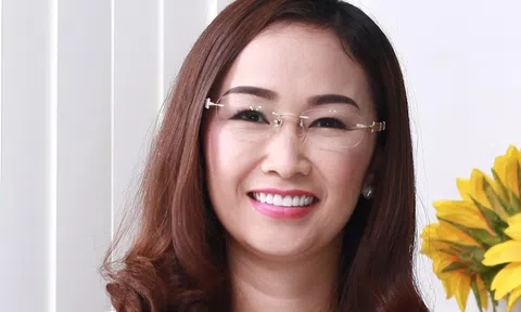 Từng bỏ vị trí GĐ để làm nhân viên bán hàng, CEO Eximrs nhắn nhủ các bạn trẻ: Phải biết "nhún" mới lớn được, mới ra trường đừng đặt chữ danh lên đầu!