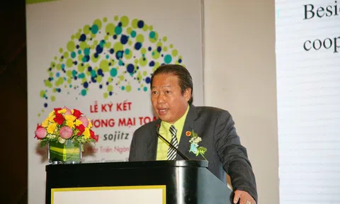 Ông Hồ Đức Lam “đánh quả lớn”, Nhựa Rạng Đông vẫn đi giật lùi