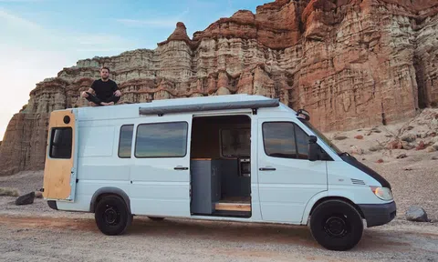 Sống trên chiếc xe Van, đi du lịch khắp nước Mỹ nhưng anh chàng CEO này vẫn kiếm được hàng triệu USD