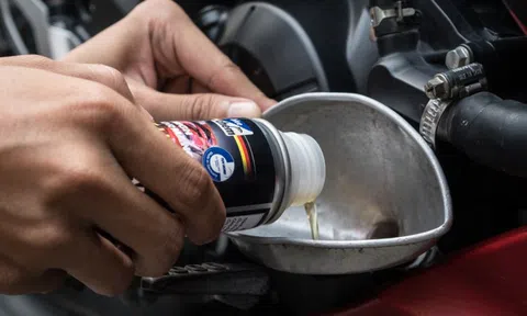 5 lưu ý quan trọng mà bạn cần biết trước khi thay nhớt cho xe máy