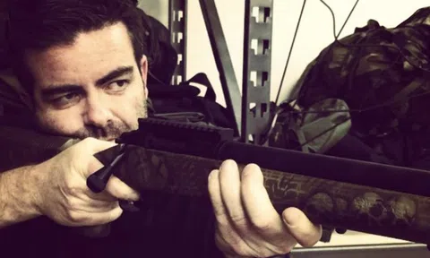 Cựu đặc nhiệm Navy Seal: Có những thứ còn đáng sợ hơn bị bắn và tra tấn...