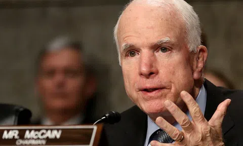 Thượng nghị sĩ John McCain sở hữu khối tài sản 200 triệu USD