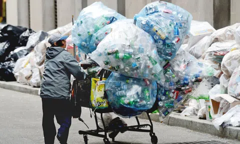 Sở hữu 186 tỷ đồng, người phụ nữ bí mật sáng nào cũng đi nhặt ve chai