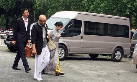 Bà Lê Hoàng Diệp Thảo nói về chồng sau cuộc gặp tại tòa: "Anh chỉ ngồi như cái xác không hồn, với những văn bản đã được chuẩn bị và đánh máy sẵn sàng"