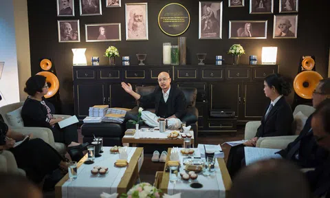 'Mình đi dạy người ta làm giàu mà mình không giàu thì nói ai nghe': 6 bí mật marketing sau hành trình 5 tỷ USD tặng sách của Đặng Lê Nguyên Vũ
