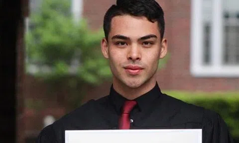 Câu chuyện của những cử nhân Harvard: Cọ rửa toilet, đóng giá sách và bán quần áo để theo đuổi ước mơ