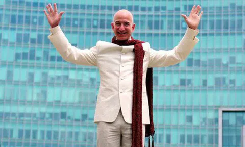 Không làm từ thiện nhiều như Bill Gates, người giàu nhất thế giới Jeff Bezos sử dụng 150 tỷ USD tài sản của mình như thế nào?