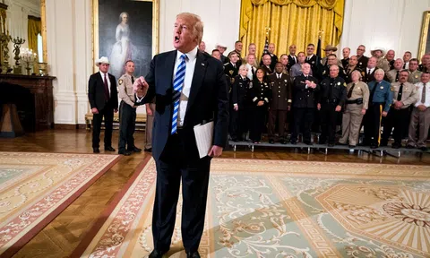 Hậu trường 'quả bom' vô danh của New York Times