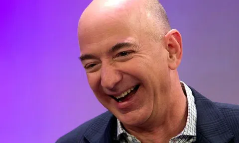 Người giàu nhất hành tinh kiếm và tiêu tiền như thế nào