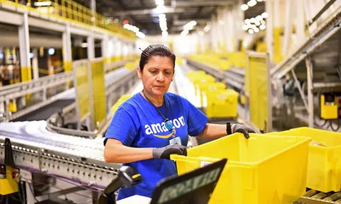 Thượng nghị sĩ Mỹ đòi đánh thuế nặng Amazon, Walmart