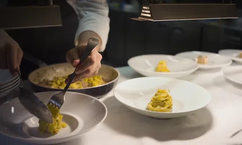 "Nghệ thuật" đi ăn ở nhà hàng hạng sang