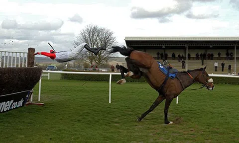 Những cú ngã ngựa và bài học về kinh doanh tử tế: Lừa dối khách hàng 1 lần, họ sẽ quay lưng đi mãi mãi