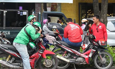 Go-Viet dừng khuyến mãi 9.000 đồng/cuốc vào giờ cao điểm, nhiều khách hàng chuyển sang Grab, tài xế phản ứng trái chiều