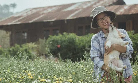 Rời bỏ phố thị, cô gái Sài Gòn lên Đà Lạt cùng bạn trai xây dựng khu vườn giữa núi rừng hoang vu dành cho thú cưng