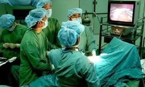 3 người trong nhà cùng bị ung thư dạ dày do thói quen ăn khuya, thức đêm mỗi ngày