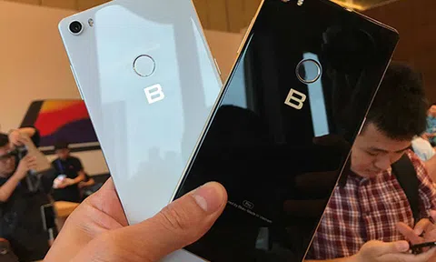 Bphone 3 so găng Galaxy A7 2018: Hàng Việt có thực sự chất lượng cao?