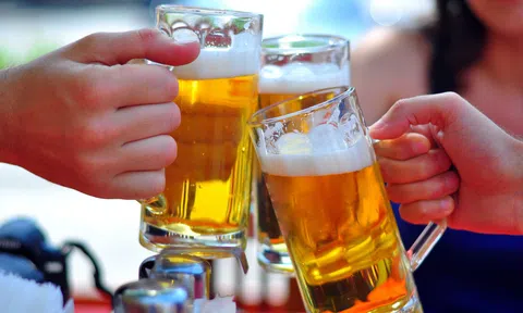 Người Việt uống bia kỷ lục, đại gia ngoại chen chân