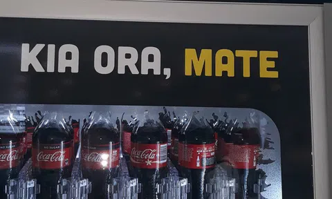 Quá ẩu khi sử dụng ngôn ngữ bản địa, Coca-Cola chào người Maori ở New Zealand không thể kinh khủng hơn: "Xin chào, cái chết"