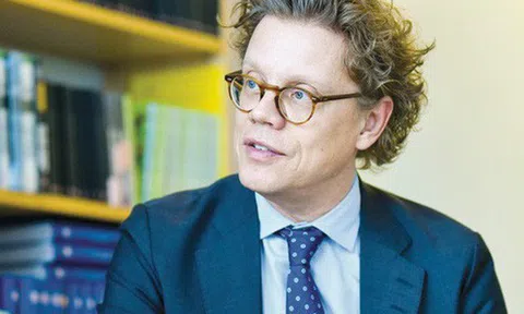 Đại sứ Thuỵ Điển: Đàn ông Việt nên có sự chia sẻ việc gia đình, đặc biệt là trách nhiệm nuôi dạy con!