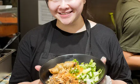 Cô gái trẻ đam mê quảng bá ẩm thực Việt tại 'kinh đô ánh sáng'