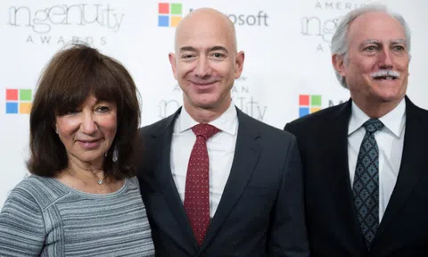 Phản ứng bất ngờ của bố tỷ phú Amazon khi thấy con trai làm chuyện "ngược đời"