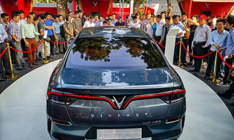 Người Việt phải chi tối đa 2,26 tỉ đồng để xe VinFast lăn bánh