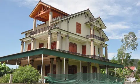 Cả làng 'du lịch' sang Thái, mang USD về xây biệt thự