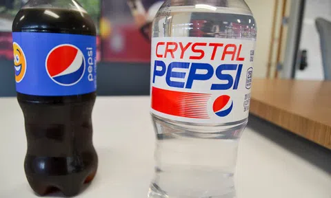 Cố quá thì… quá cố: 'Tẩy trắng' sản phẩm thành đồ uống trong suốt thất bại lần 1, Pepsi vớt vát bằng phiên bản 2 đơn giản hơn nhưng vẫn không tránh được kết cục thảm hại