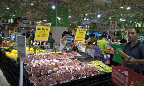 Tây sang Việt Nam lùng mua từng củ khoai, cái bánh tráng...
