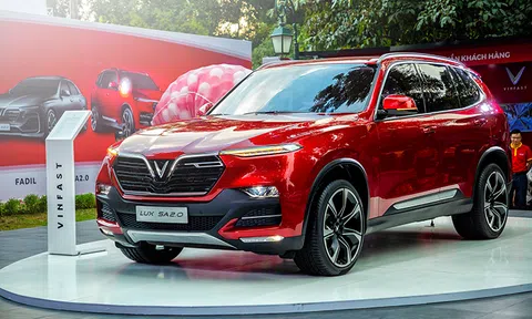 "Bộ tứ" VinFast ra mắt người Sài Gòn giữa tâm bão số 9