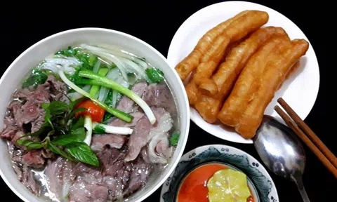 Thạc sĩ đi bán phở: Kiếm 6,8 tỷ đồng/ngày