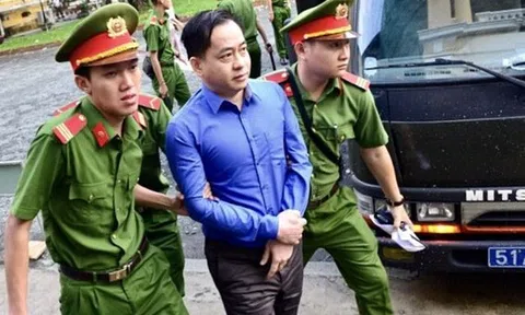 'Bảo bối' trong tay Vũ Nhôm, đi lại 132 quốc gia không cần visa