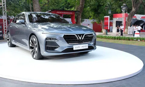 Người tiêu dùng phải bỏ thêm bao nhiêu tiền để có thể lăn bánh xe VinFast?