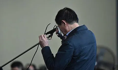 Bị cáo Phan Văn Vĩnh nghẹn ngào nhận trách nhiệm, ân hận và day dứt