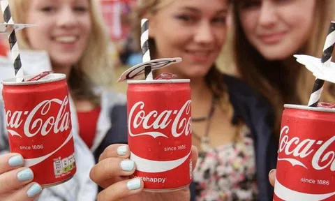 Đánh vào tâm lý chung, Coca Cola đã tìm ra chiến lược lôi kéo giới trẻ thành công, doanh thu vì thế mà tăng ngoài mong đợi